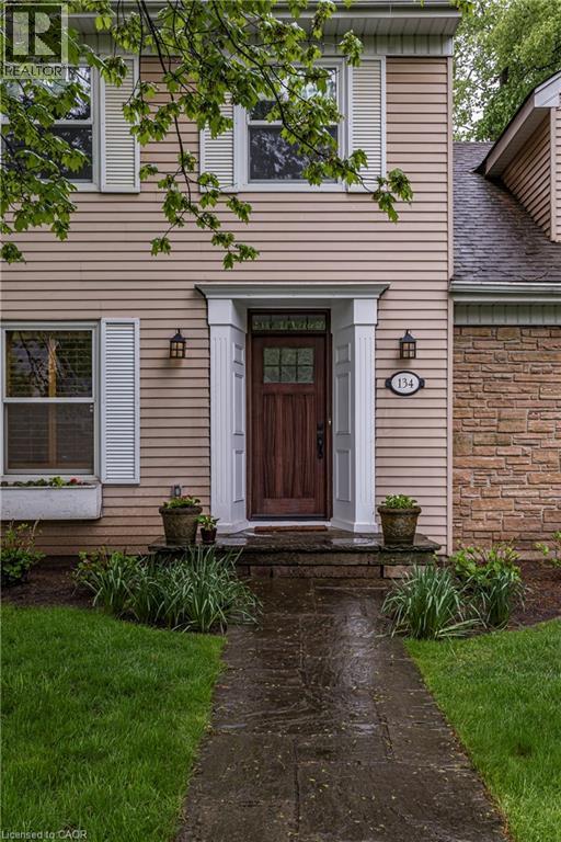 134 Broad Leaf Crescent, Ancaster, ON - Outdoor