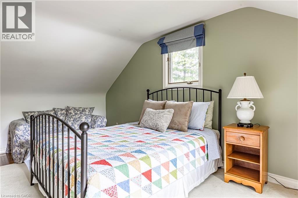 134 Broad Leaf Crescent, Ancaster, ON - Indoor Photo Showing Bedroom
