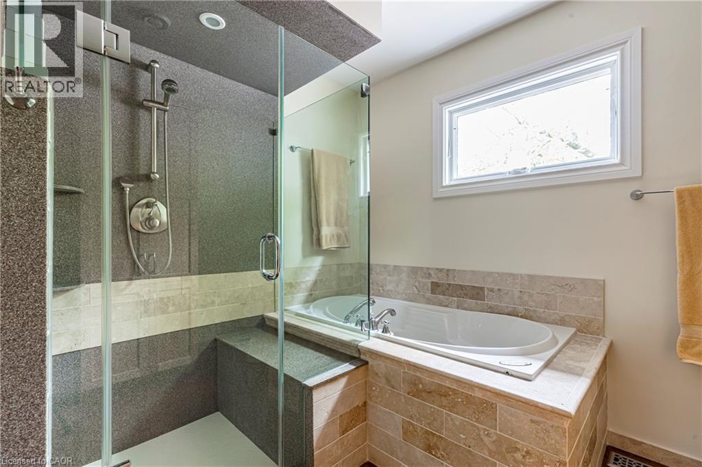 134 Broad Leaf Crescent, Ancaster, ON - Indoor Photo Showing Bathroom