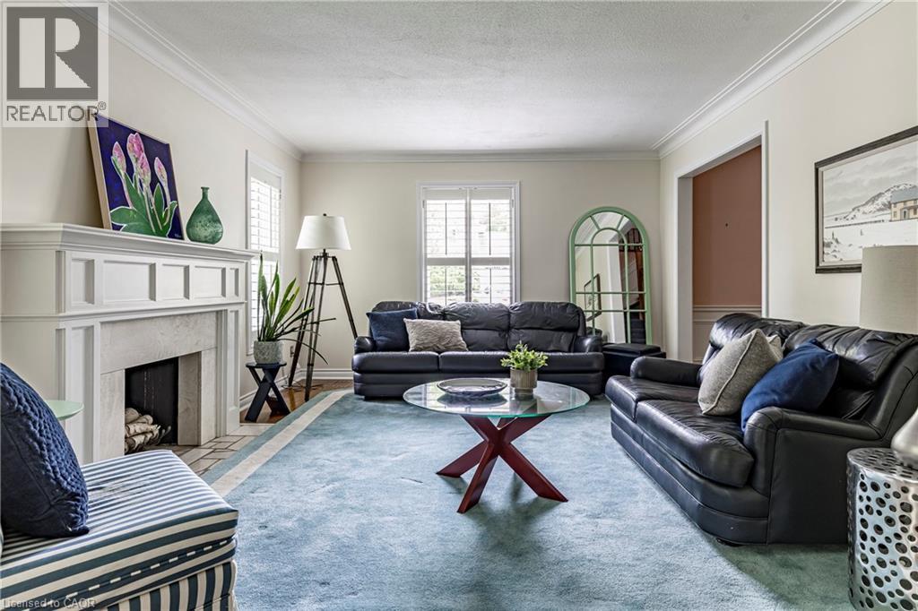 134 Broad Leaf Crescent, Ancaster, ON - Indoor Photo Showing Living Room With Fireplace