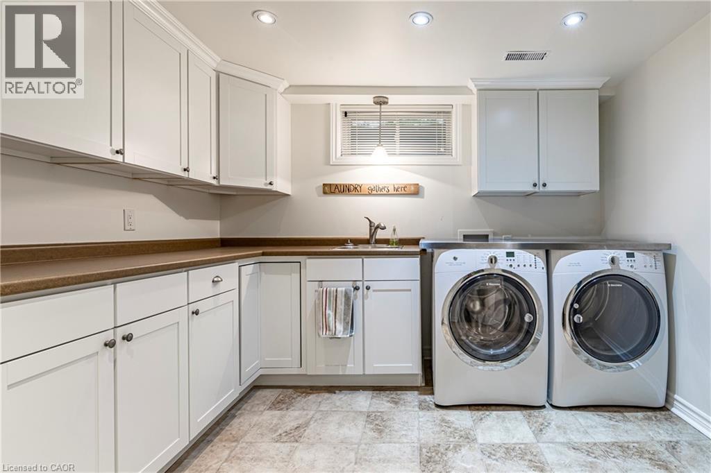 134 Broad Leaf Crescent, Ancaster, ON - Indoor Photo Showing Laundry Room
