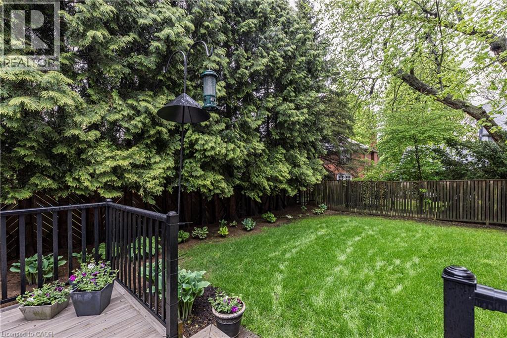 134 Broad Leaf Crescent, Ancaster, ON - Outdoor With Deck Patio Veranda With Backyard