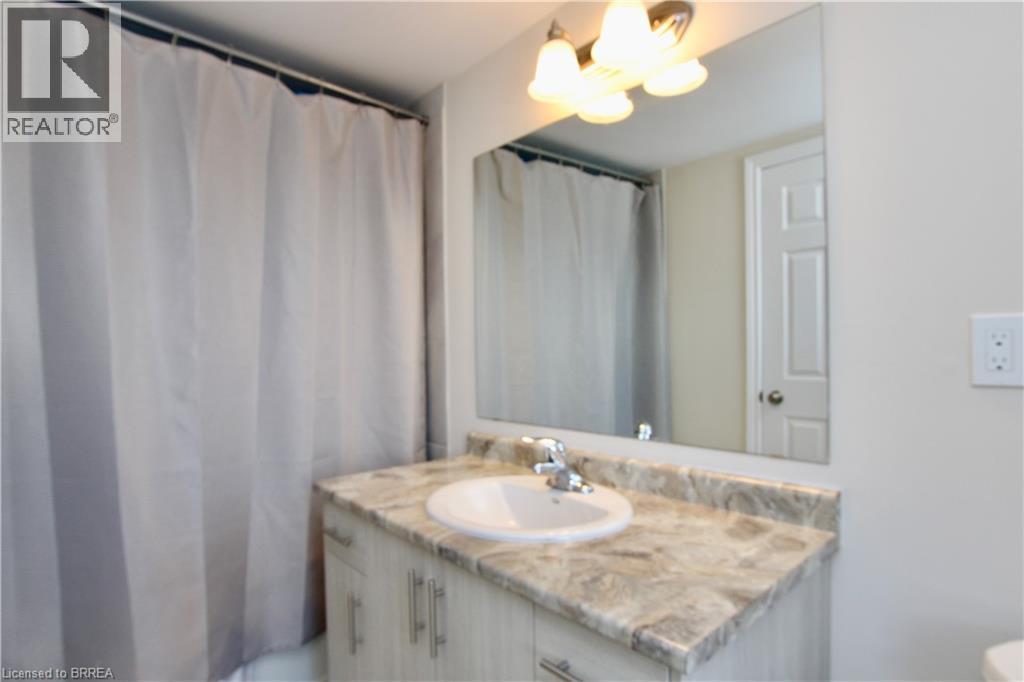 677 Park Street N Unit# 13, Brantford, ON - Indoor Photo Showing Bathroom