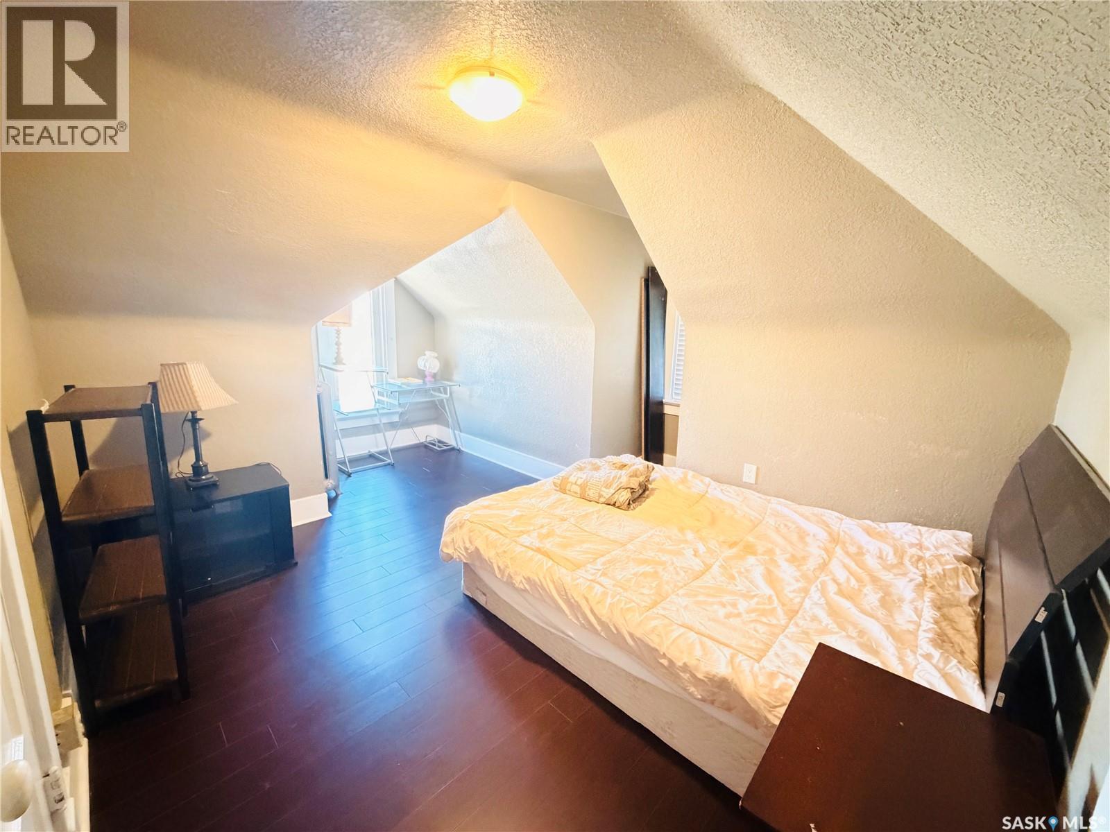 2119 Lorne Street, Regina, SK - Indoor Photo Showing Bedroom