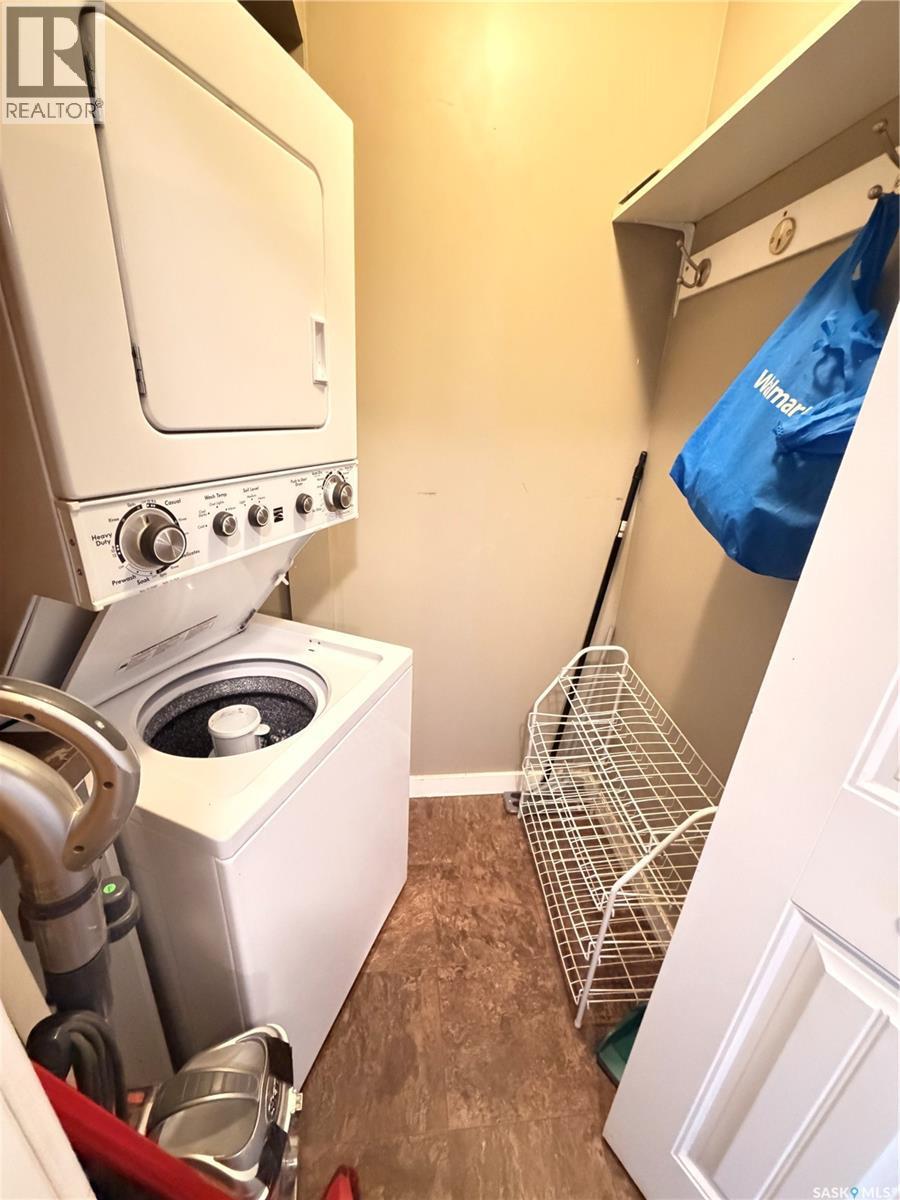 2119 Lorne Street, Regina, SK - Indoor Photo Showing Laundry Room