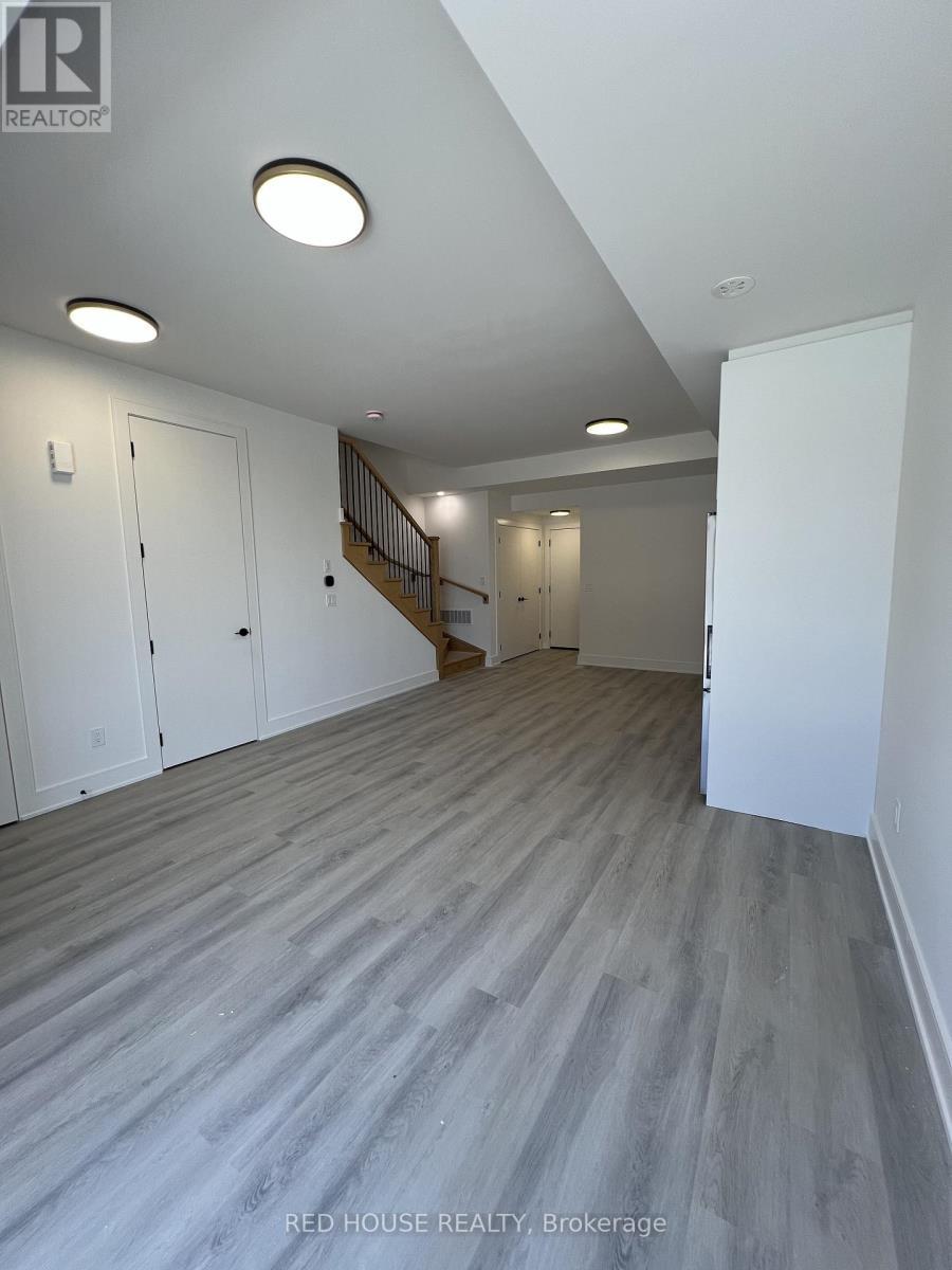 44 Everett Common, St. Catharines, ON - Indoor Photo Showing Other Room