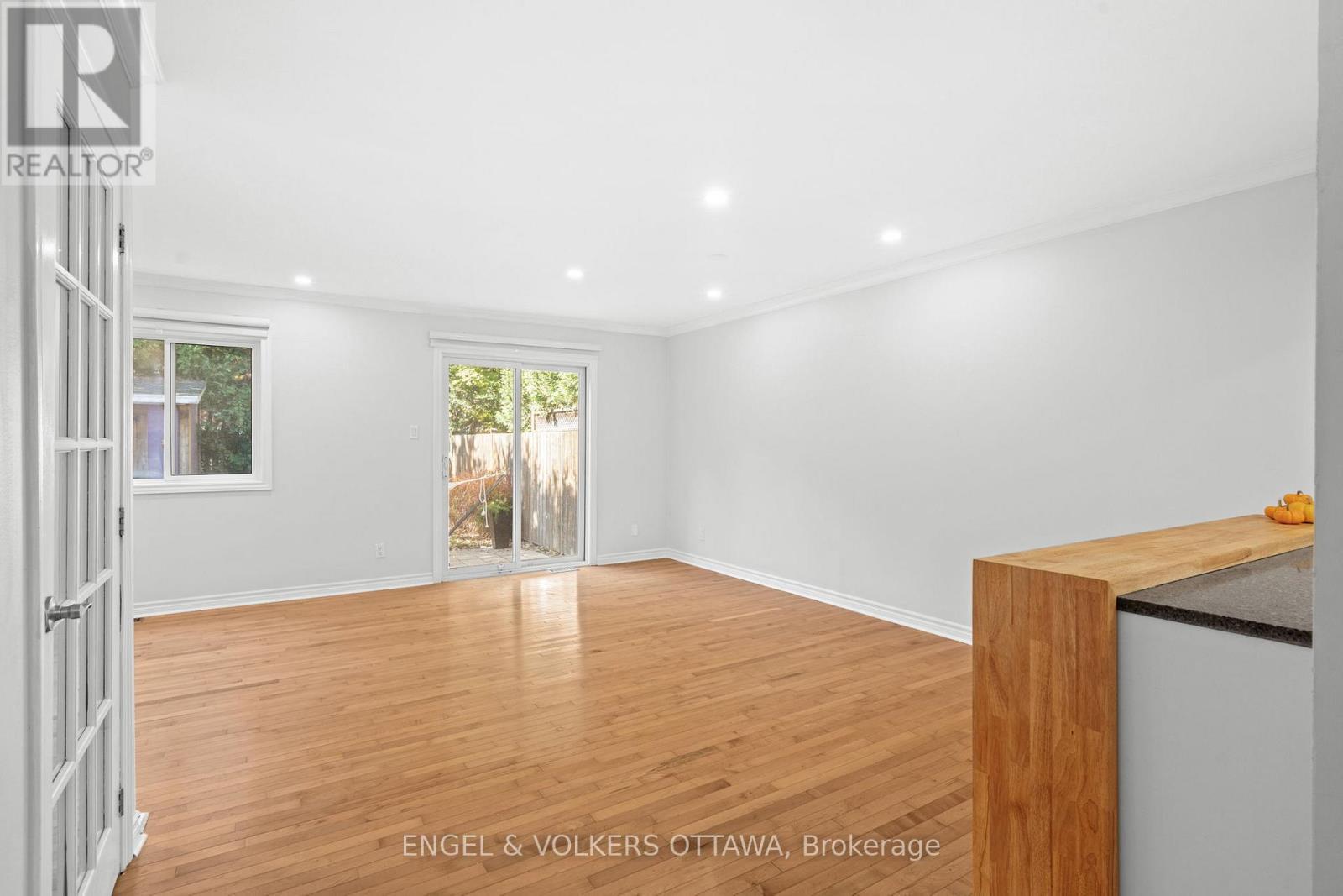 1540 Mimosa Avenue, Ottawa, ON - Indoor Photo Showing Other Room