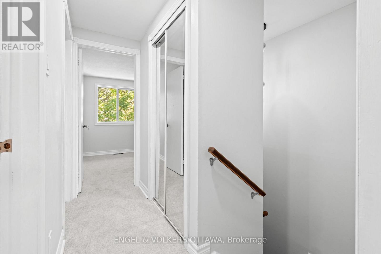1540 Mimosa Avenue, Ottawa, ON - Indoor Photo Showing Other Room