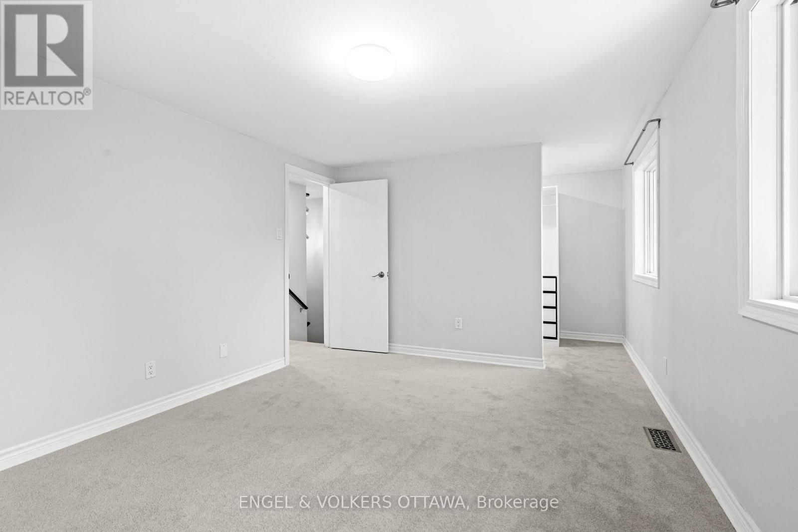 1540 Mimosa Avenue, Ottawa, ON - Indoor Photo Showing Other Room