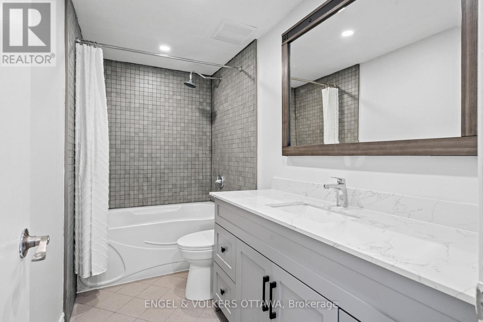 1540 Mimosa Avenue, Ottawa, ON - Indoor Photo Showing Bathroom