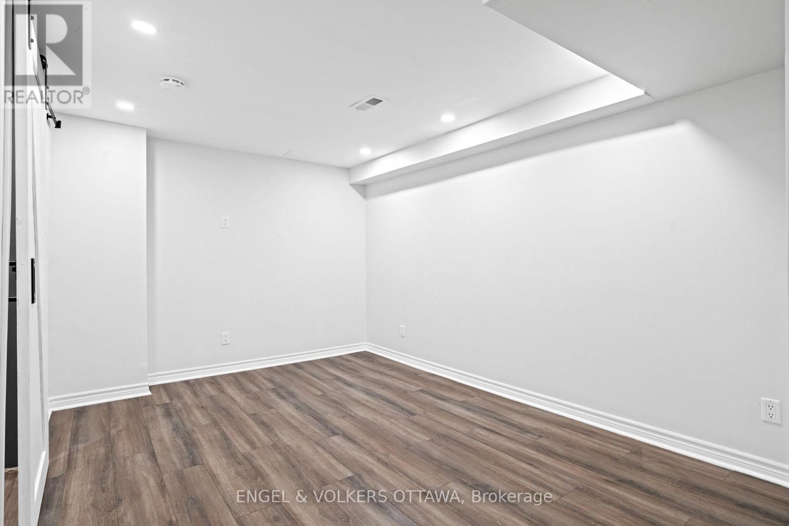1540 Mimosa Avenue, Ottawa, ON - Indoor Photo Showing Other Room