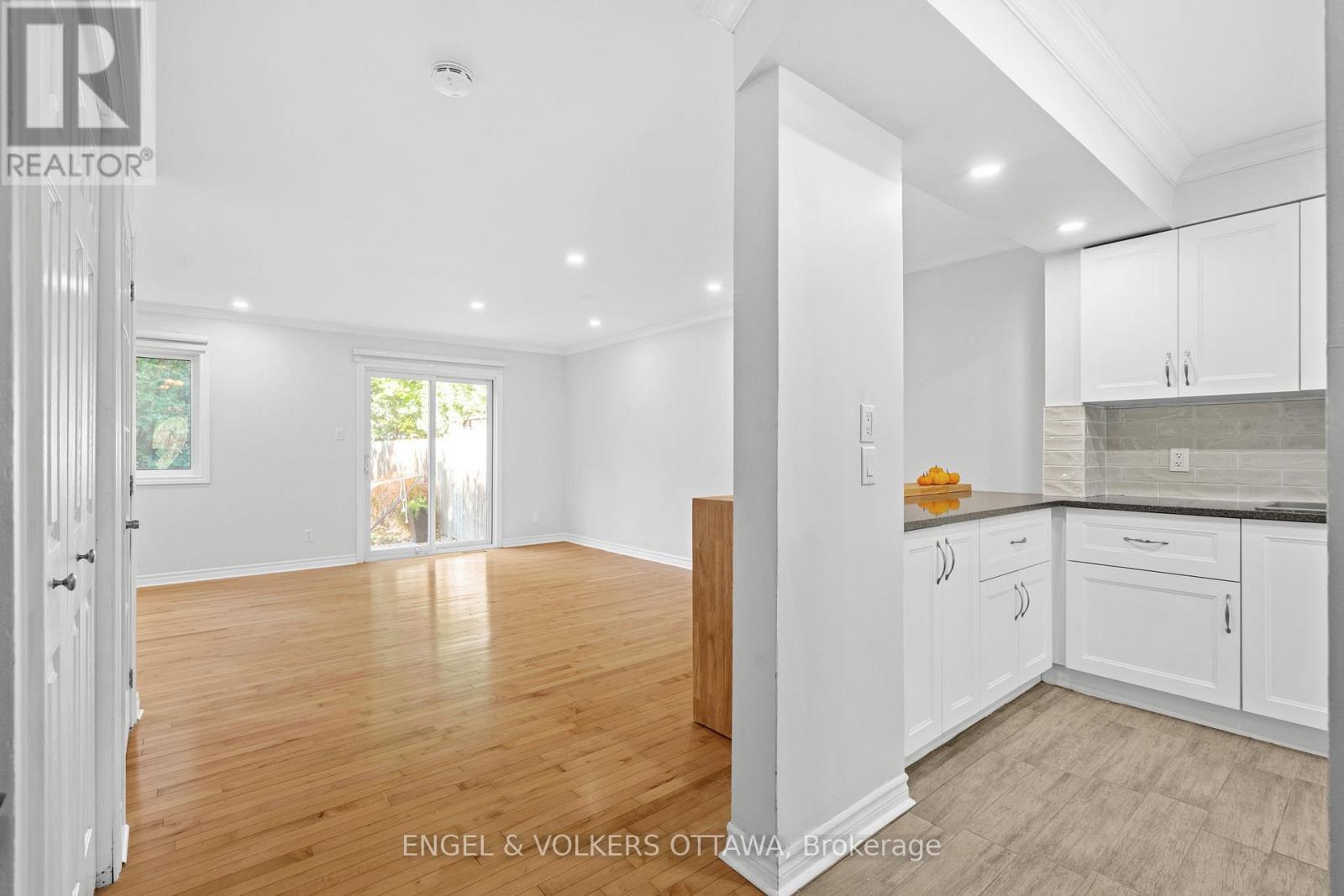 1540 Mimosa Avenue, Ottawa, ON - Indoor