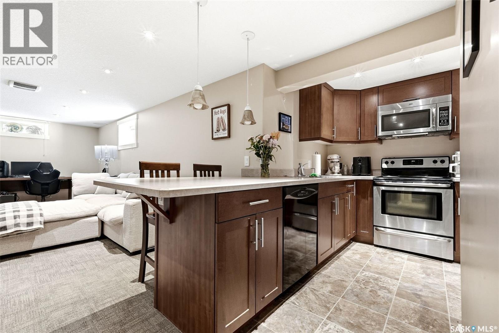 3013 Grant Road, Regina, SK - Indoor Photo Showing Kitchen