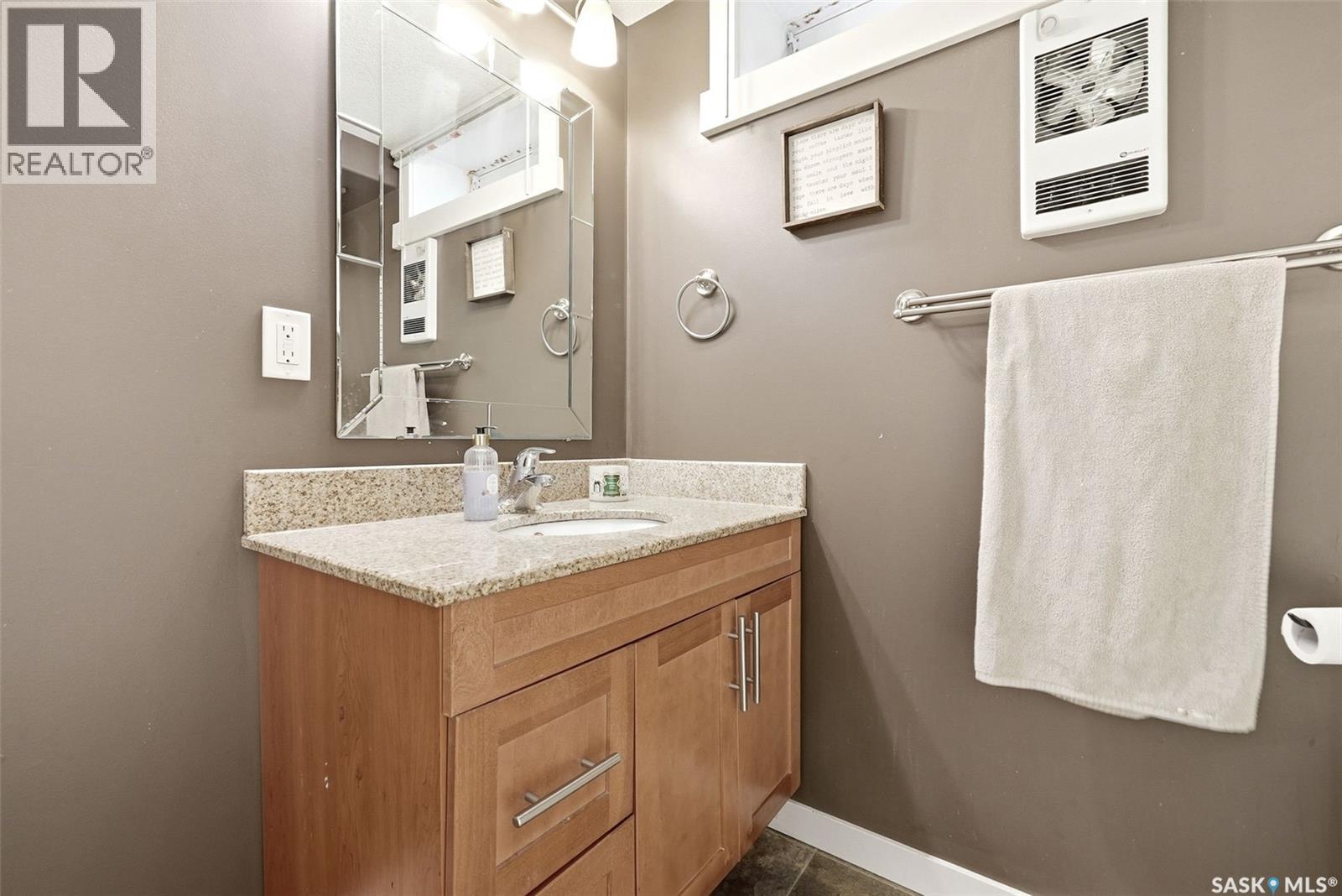 3013 Grant Road, Regina, SK - Indoor Photo Showing Bathroom