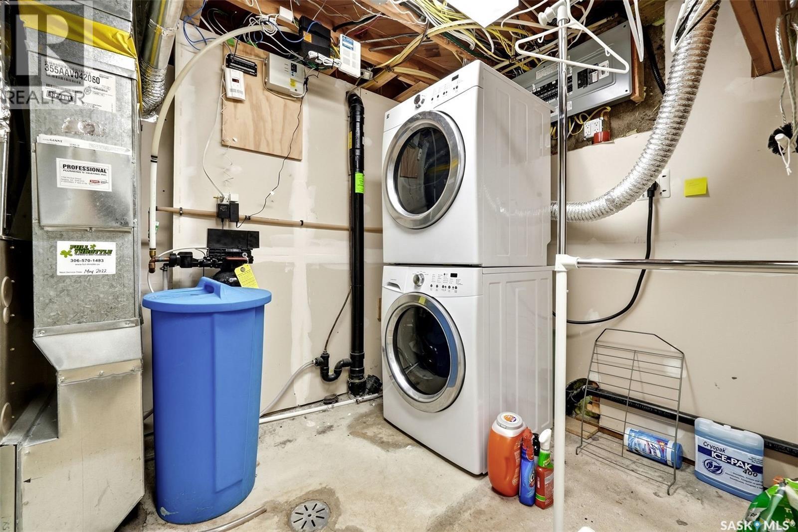 3013 Grant Road, Regina, SK - Indoor Photo Showing Laundry Room