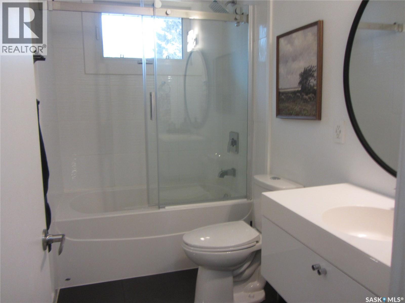 1802 Arlington Avenue, Saskatoon, SK - Indoor Photo Showing Bathroom