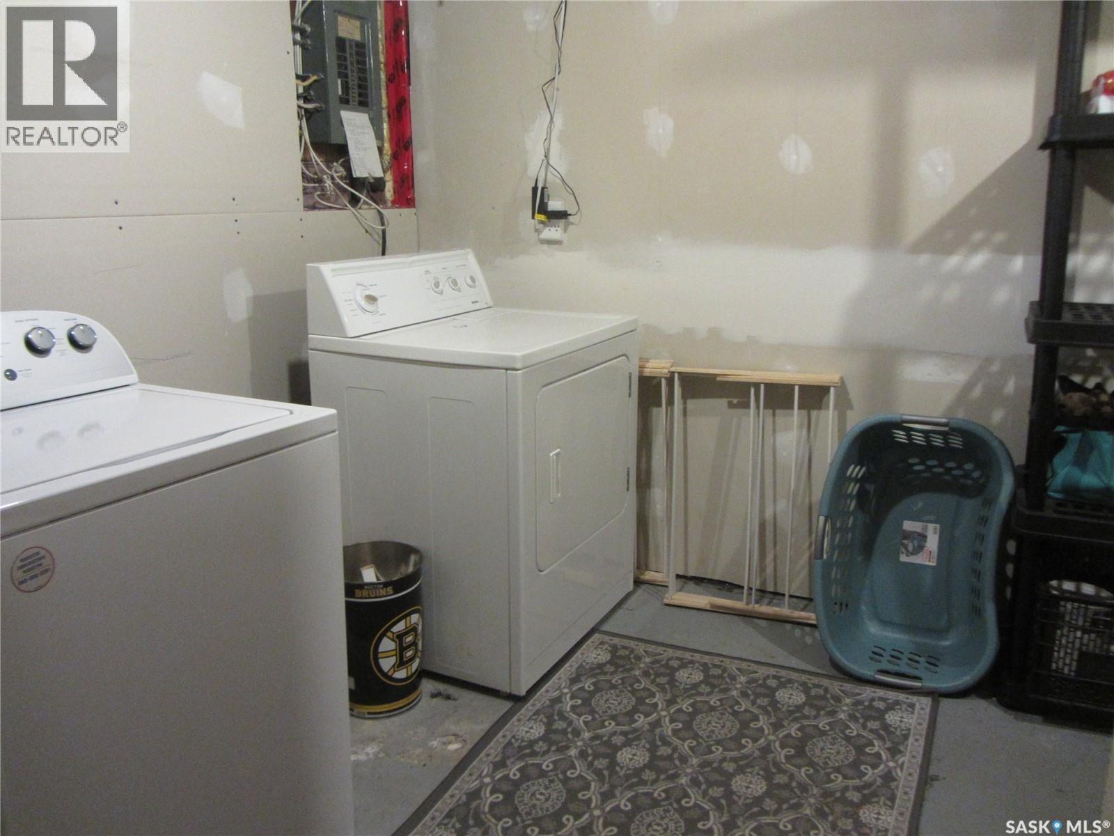1802 Arlington Avenue, Saskatoon, SK - Indoor Photo Showing Laundry Room