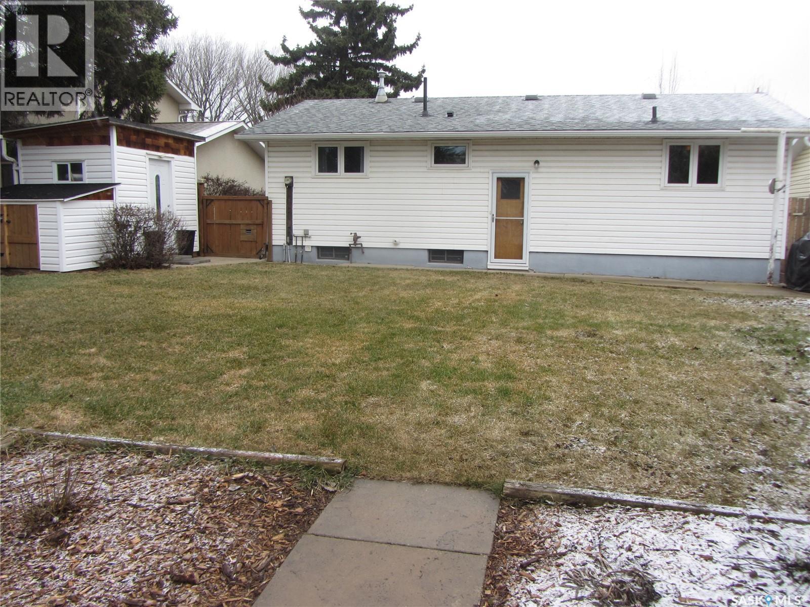 1802 Arlington Avenue, Saskatoon, SK - Outdoor