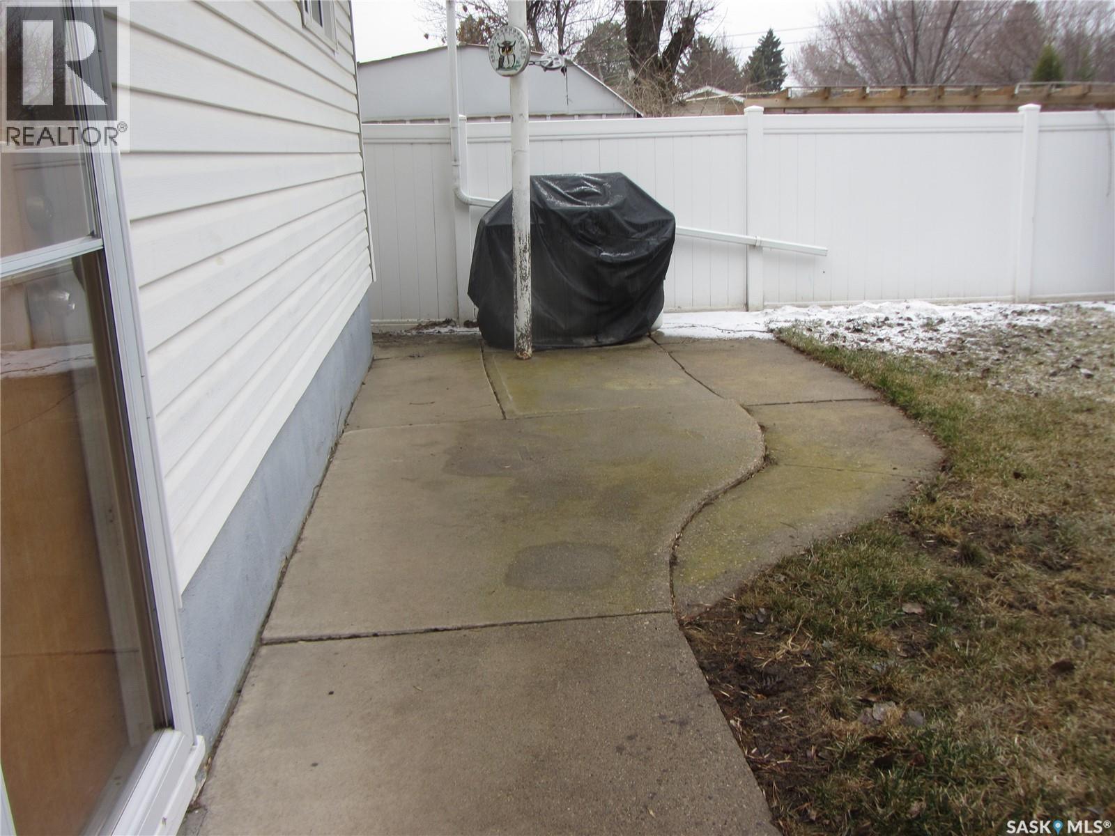 1802 Arlington Avenue, Saskatoon, SK - Outdoor