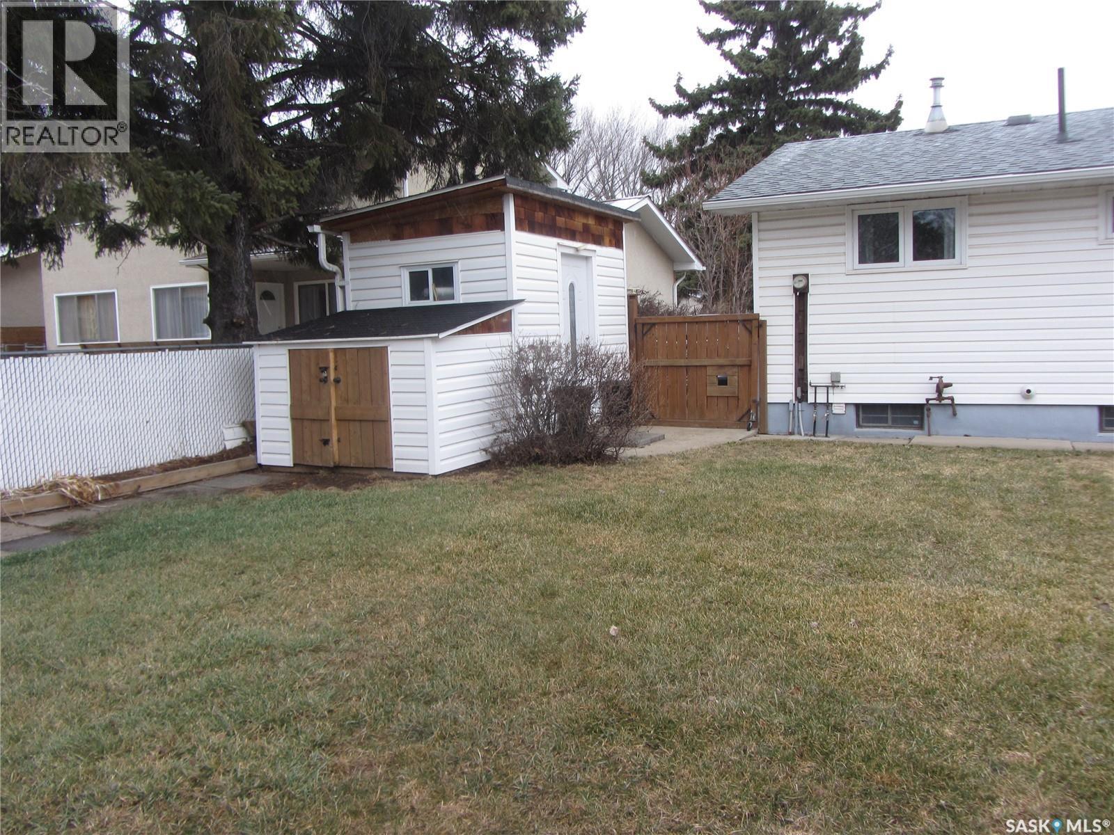 1802 Arlington Avenue, Saskatoon, SK - Outdoor