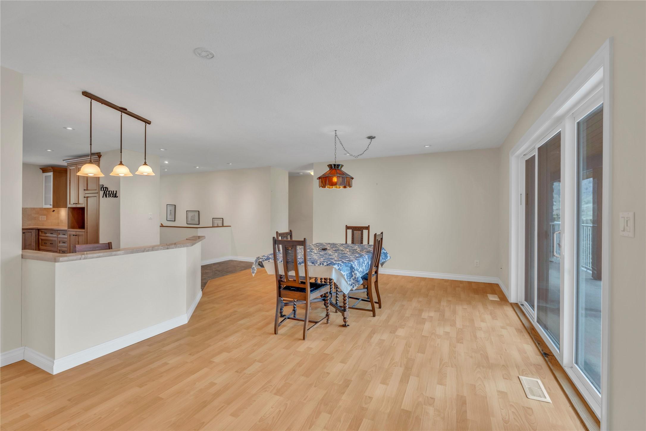 418 Panorama Crescent, Okanagan Falls, BC - Indoor Photo Showing Dining Room