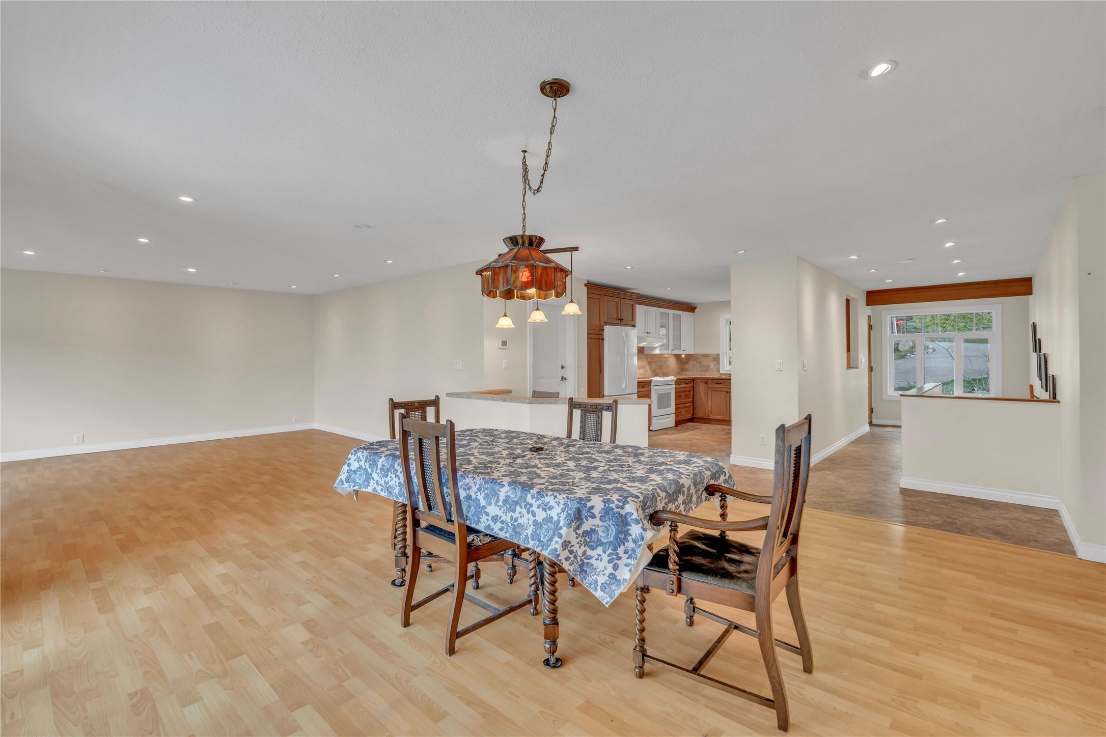 418 Panorama Crescent, Okanagan Falls, BC - Indoor Photo Showing Dining Room