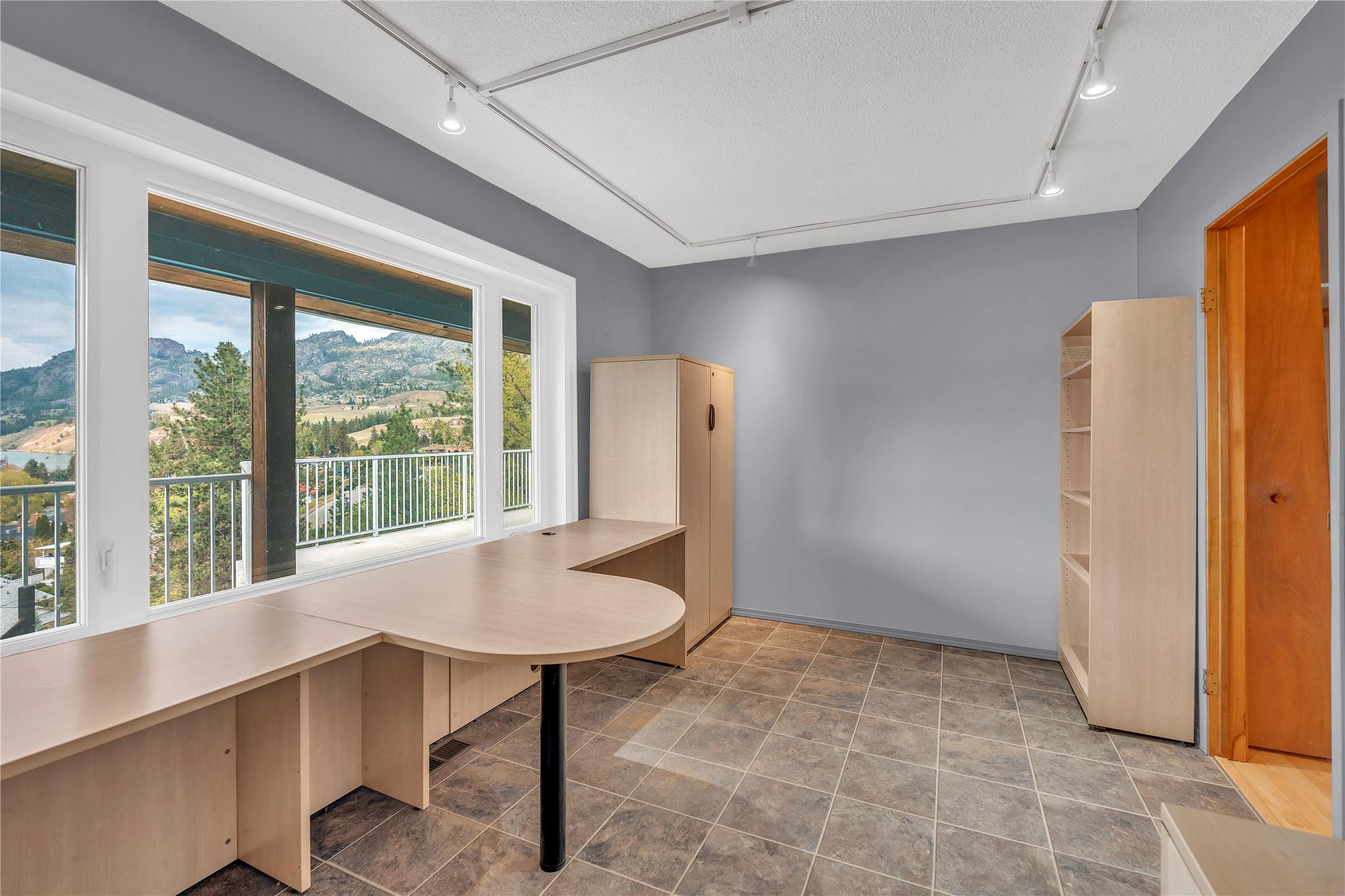 418 Panorama Crescent, Okanagan Falls, BC - Indoor Photo Showing Other Room