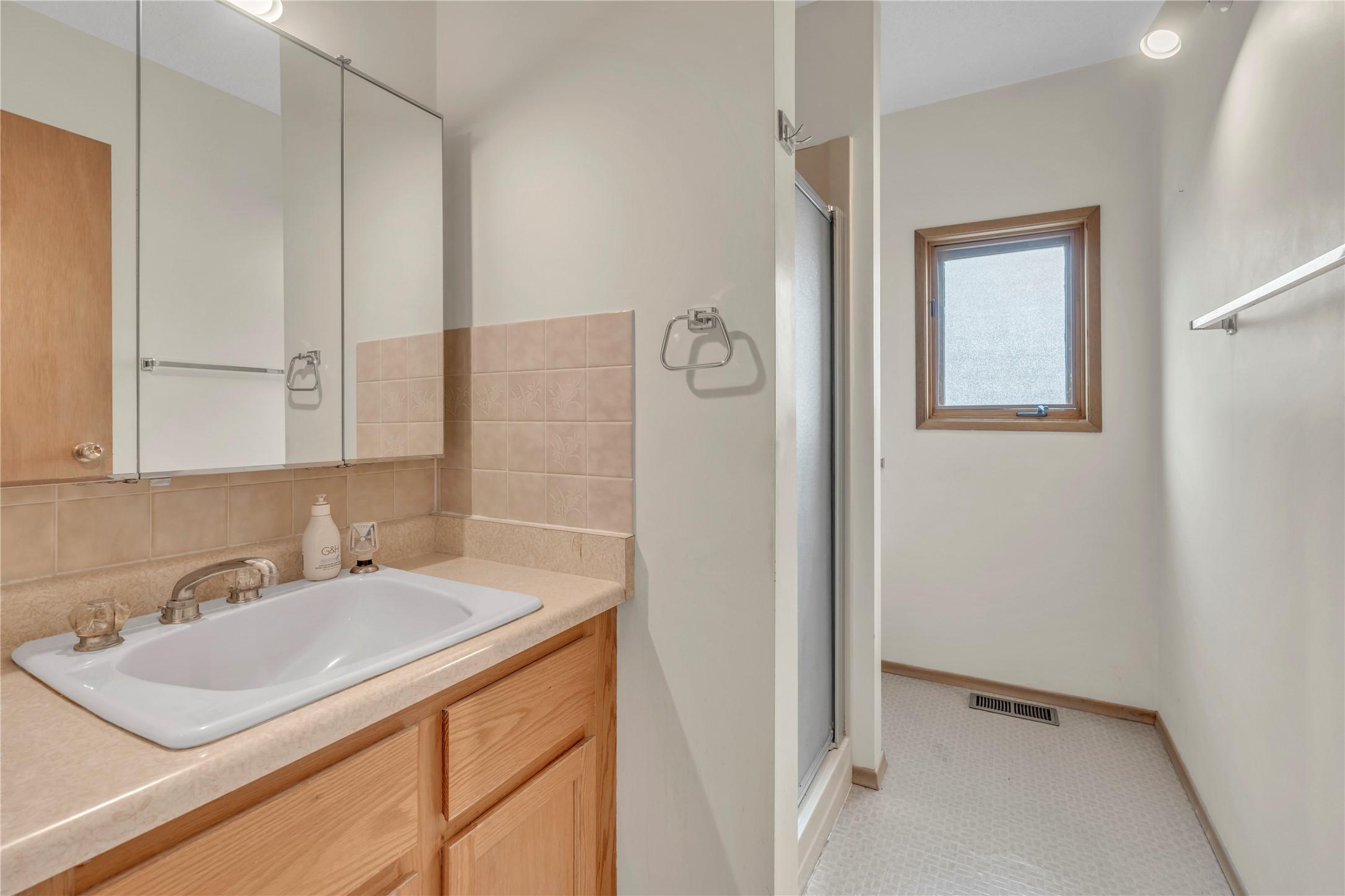 418 Panorama Crescent, Okanagan Falls, BC - Indoor Photo Showing Bathroom