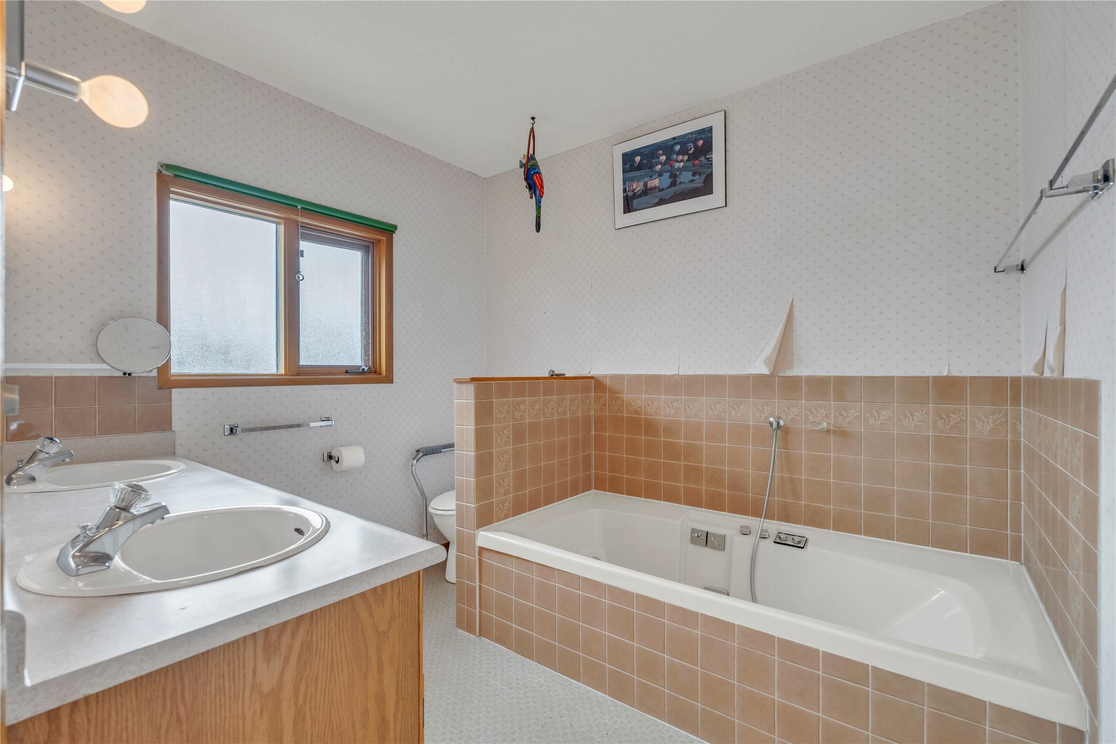 418 Panorama Crescent, Okanagan Falls, BC - Indoor Photo Showing Bathroom