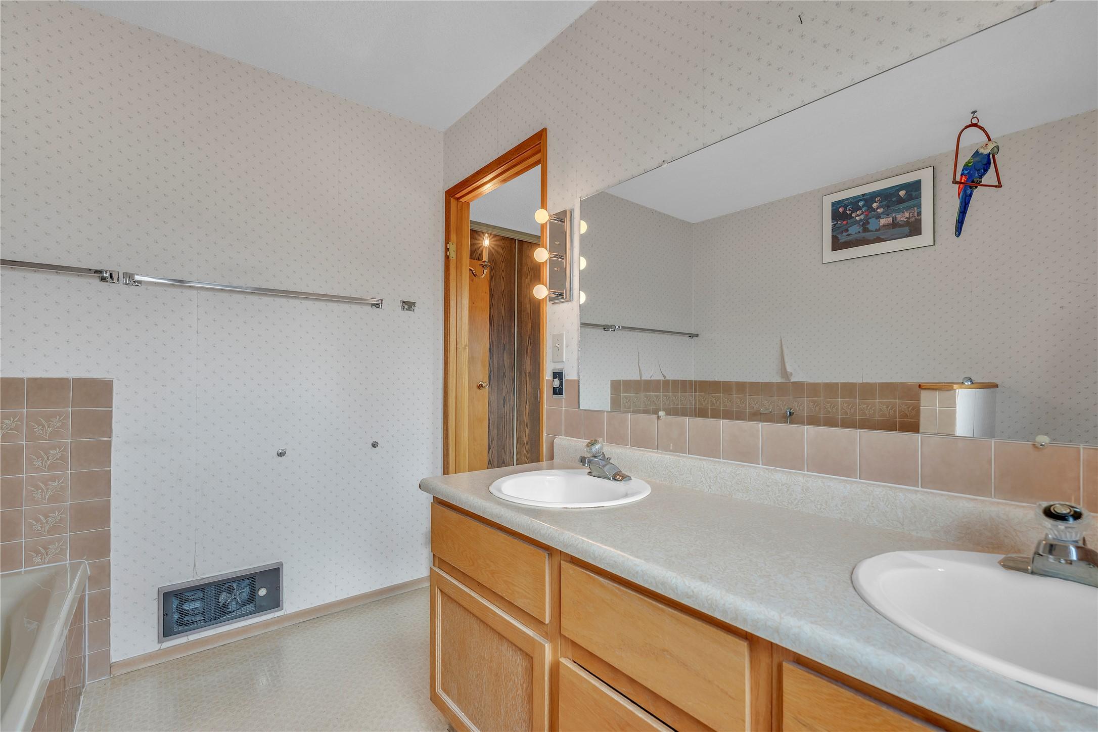 418 Panorama Crescent, Okanagan Falls, BC - Indoor Photo Showing Bathroom