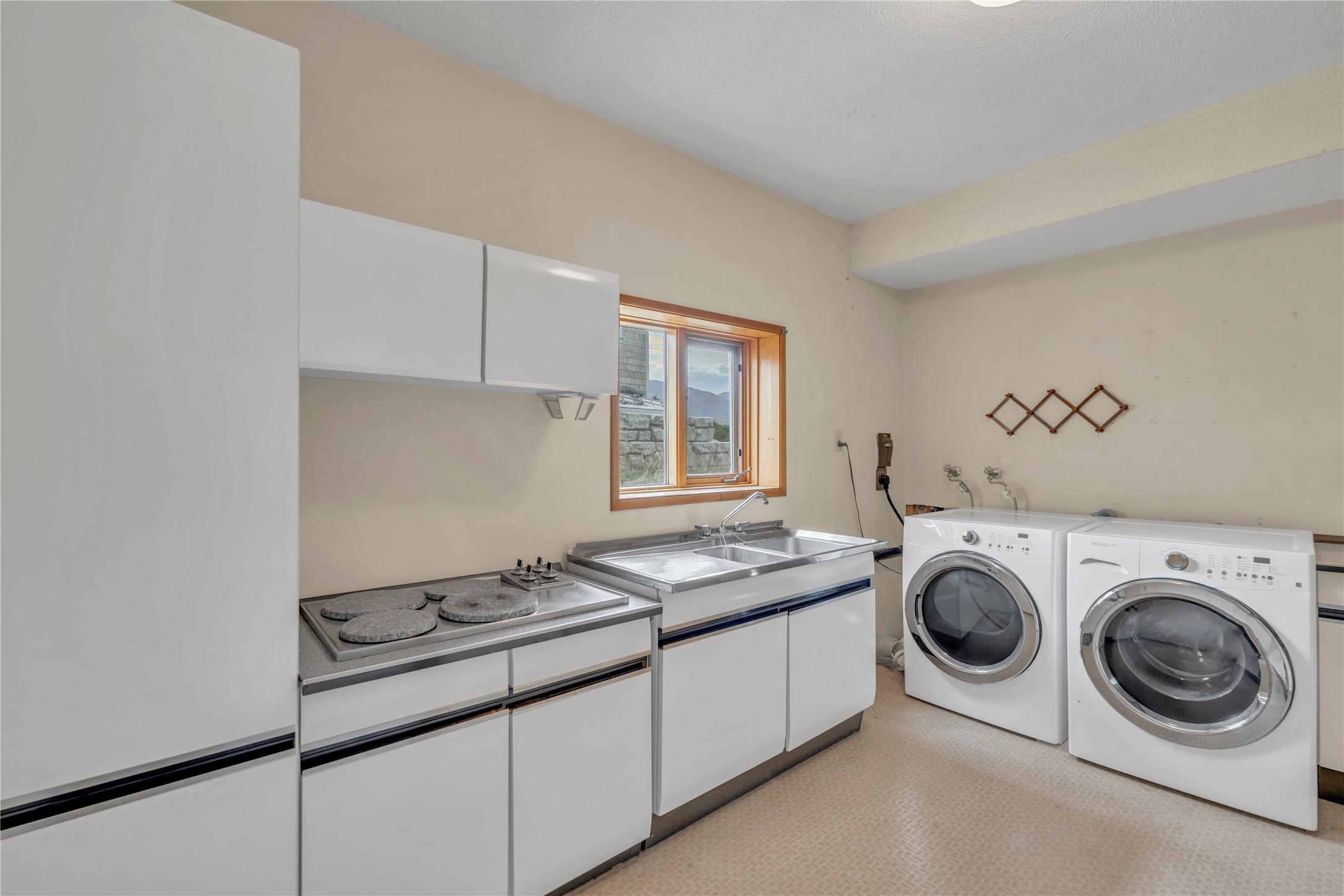 418 Panorama Crescent, Okanagan Falls, BC - Indoor Photo Showing Laundry Room