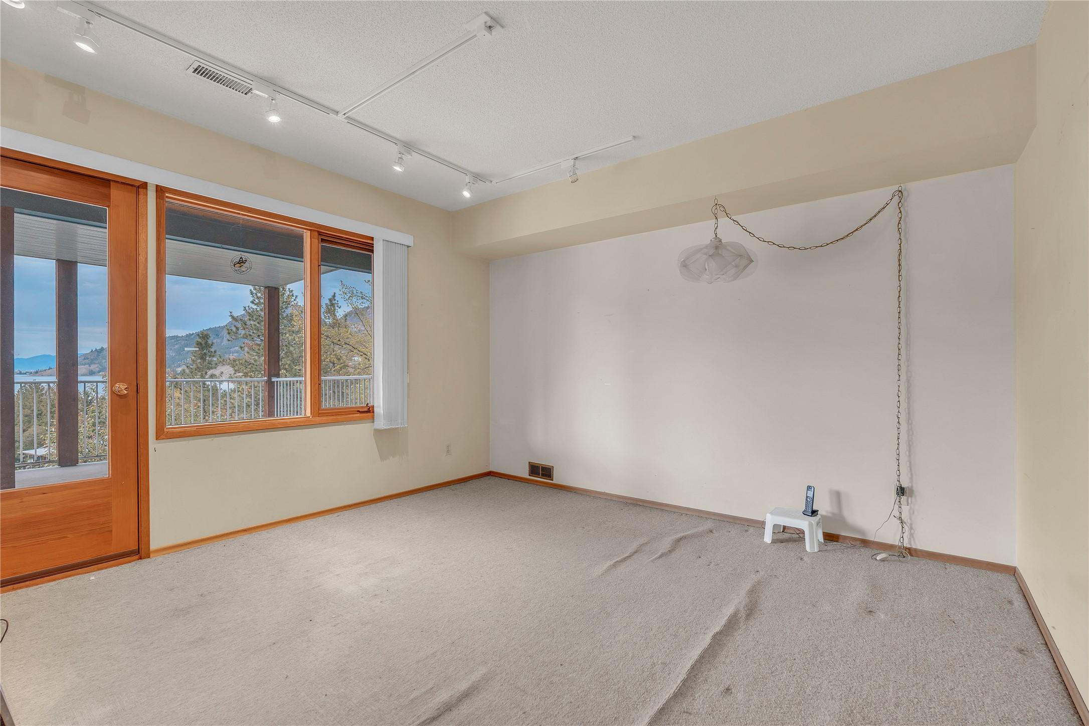 418 Panorama Crescent, Okanagan Falls, BC - Indoor Photo Showing Other Room