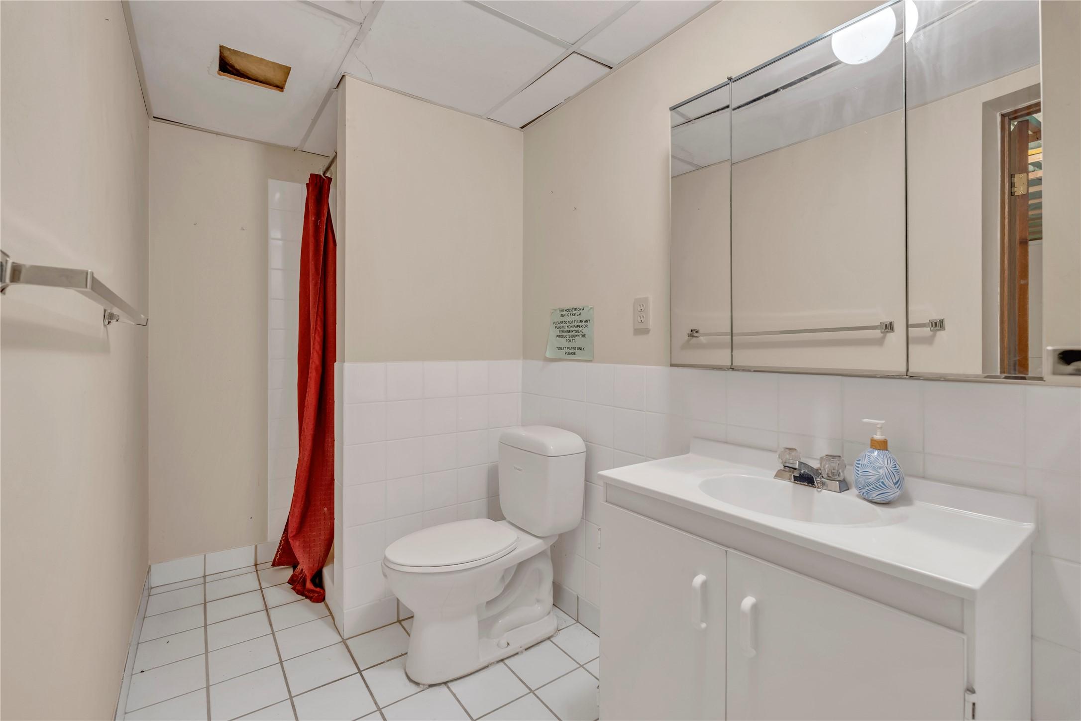418 Panorama Crescent, Okanagan Falls, BC - Indoor Photo Showing Bathroom