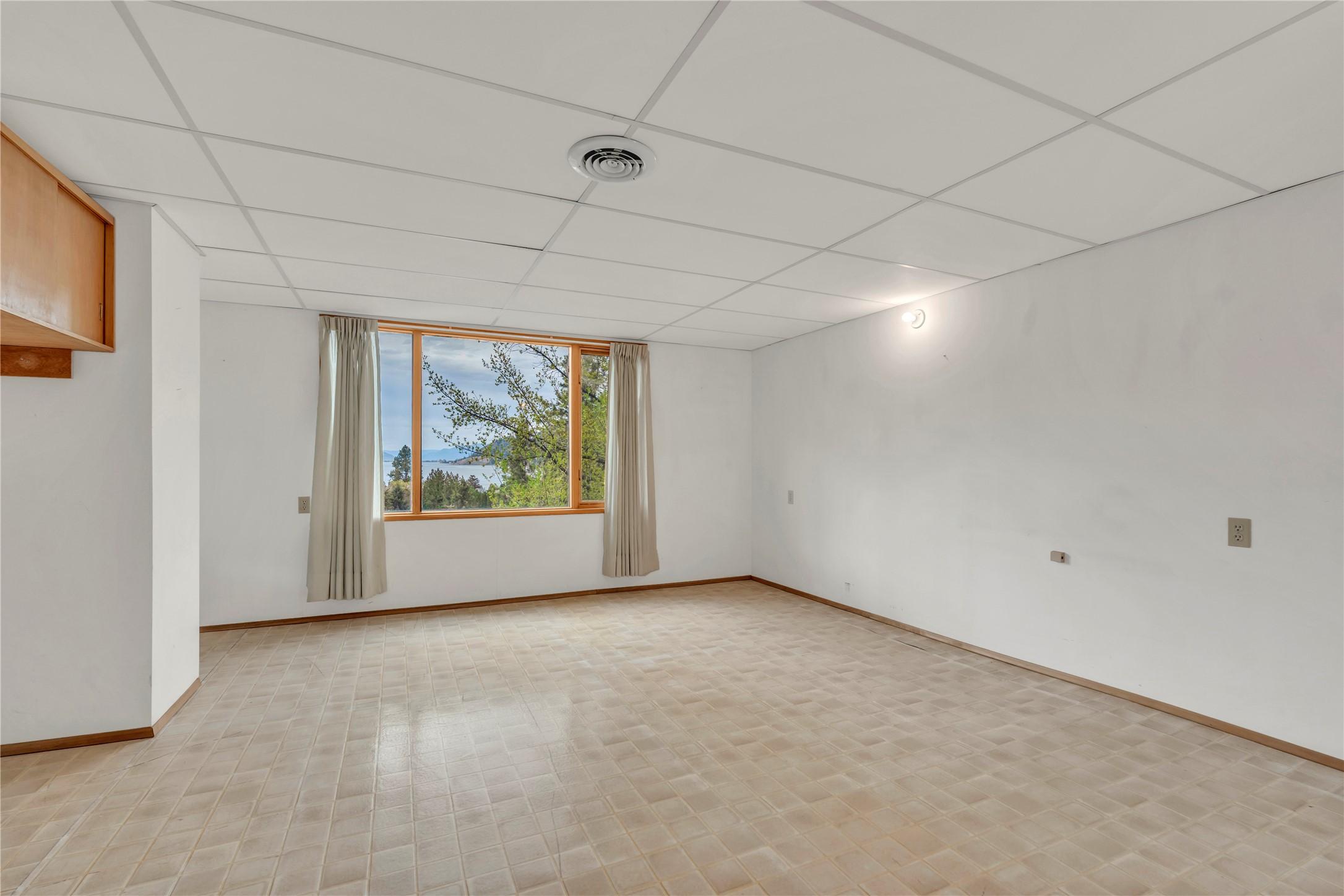 418 Panorama Crescent, Okanagan Falls, BC - Indoor Photo Showing Other Room