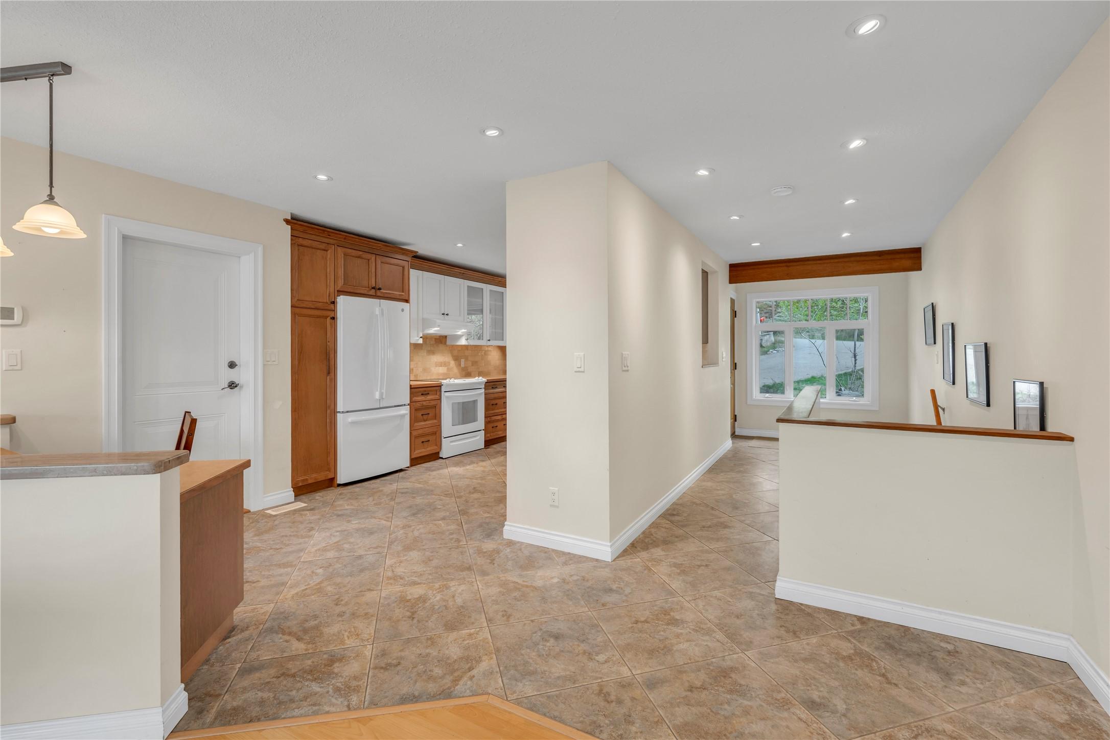 418 Panorama Crescent, Okanagan Falls, BC - Indoor Photo Showing Kitchen