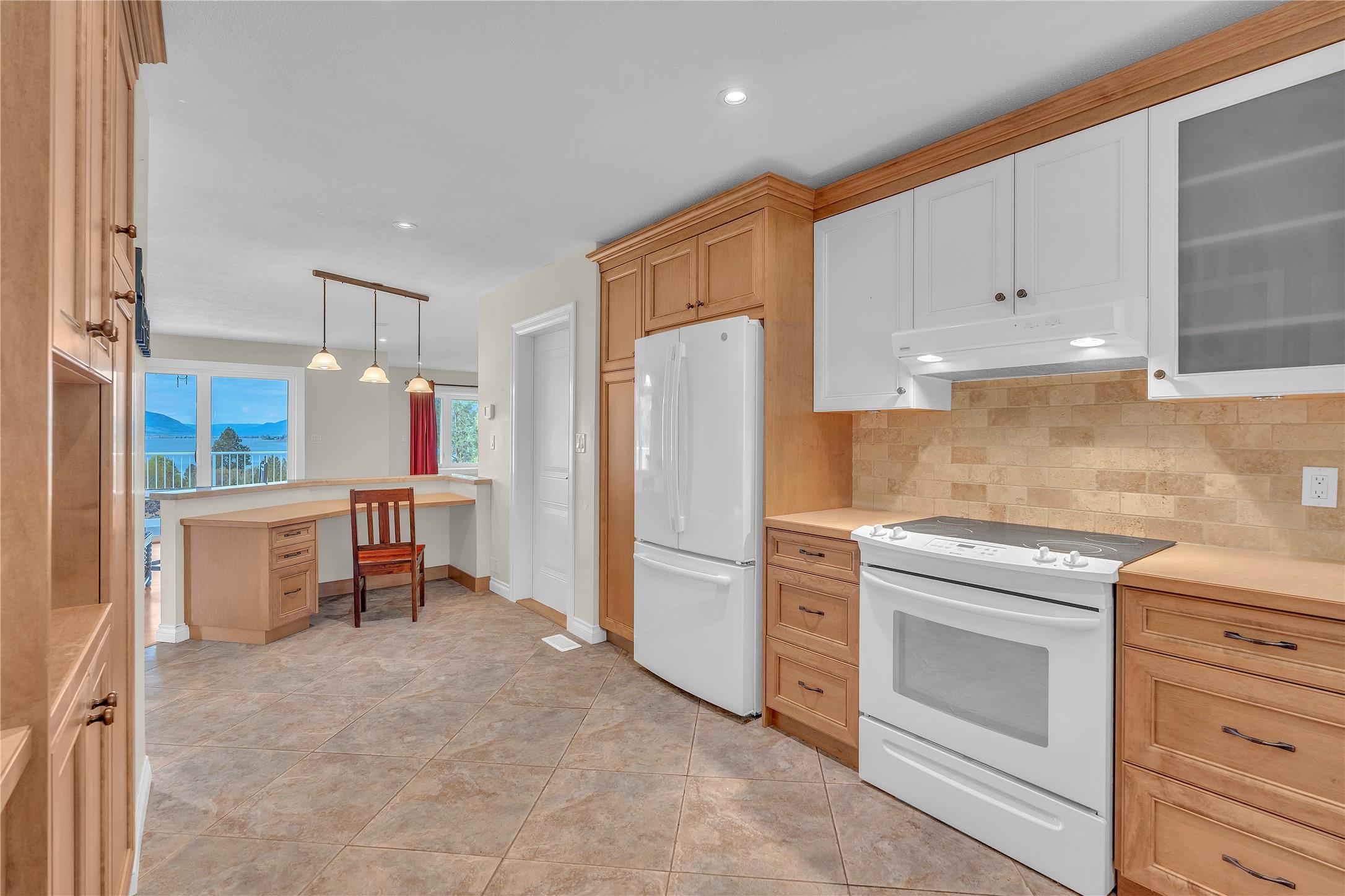 418 Panorama Crescent, Okanagan Falls, BC - Indoor Photo Showing Kitchen