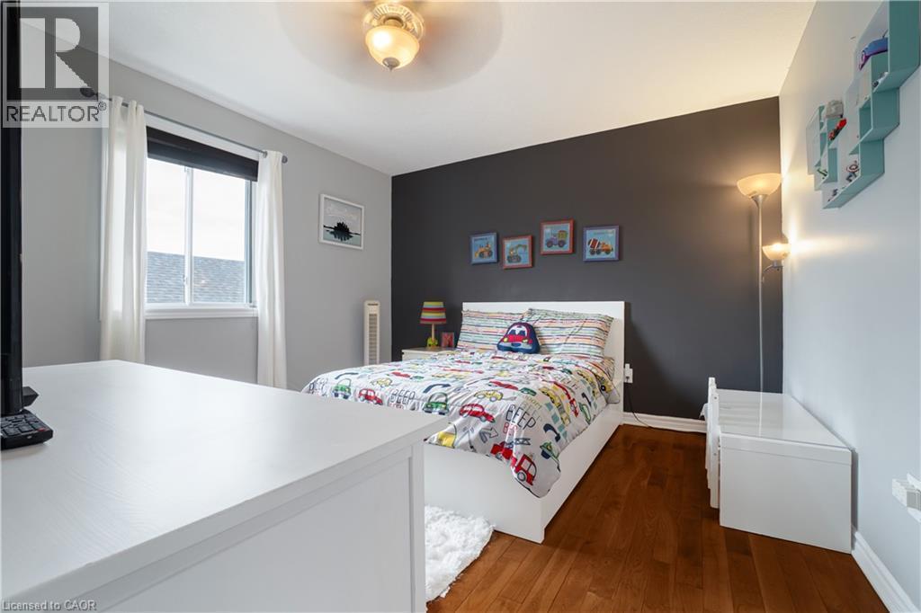 1723 Stackhouse Avenue, London, ON - Indoor Photo Showing Bedroom