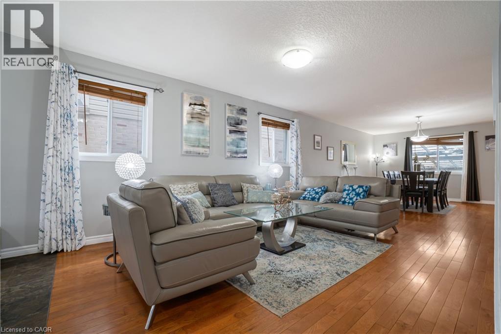 1723 Stackhouse Avenue, London, ON - Indoor Photo Showing Living Room