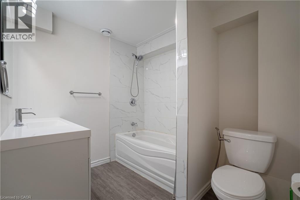 1723 Stackhouse Avenue, London, ON - Indoor Photo Showing Bathroom