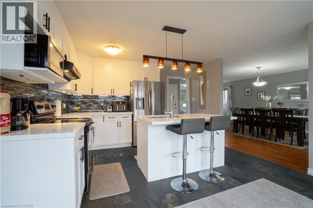 1723 Stackhouse Avenue, London, ON - Indoor Photo Showing Kitchen With Upgraded Kitchen