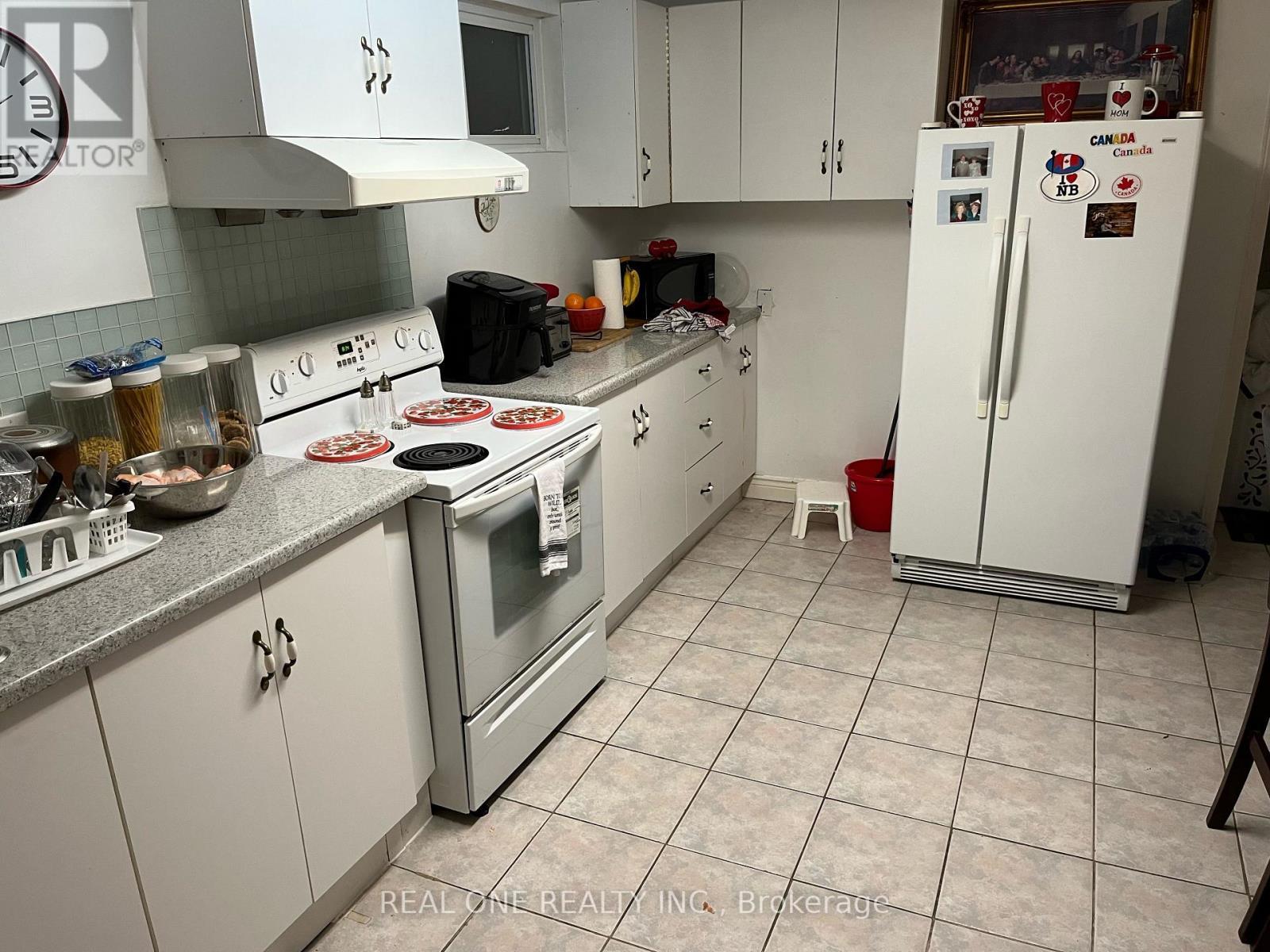 3622 Molly Avenue, Mississauga, ON - Indoor Photo Showing Kitchen