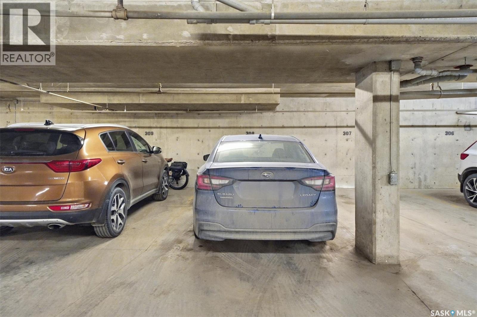 308 721 8Th Street E, Saskatoon, SK - Indoor Photo Showing Garage