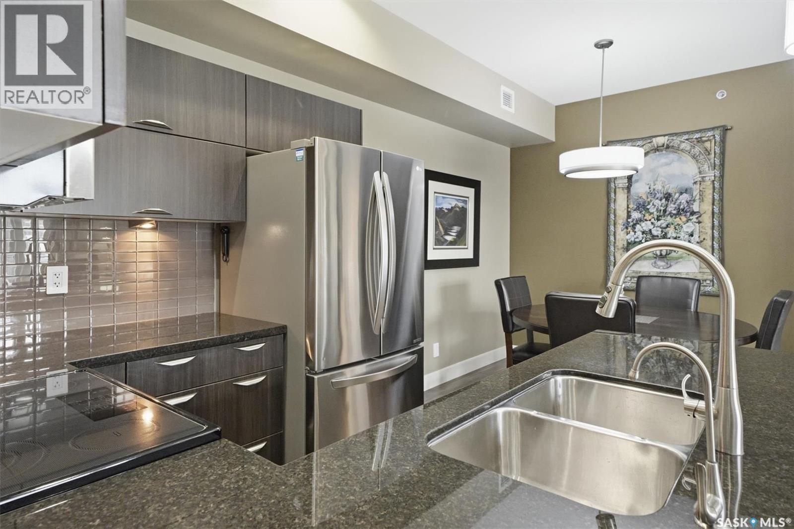308 721 8Th Street E, Saskatoon, SK - Indoor Photo Showing Kitchen With Double Sink