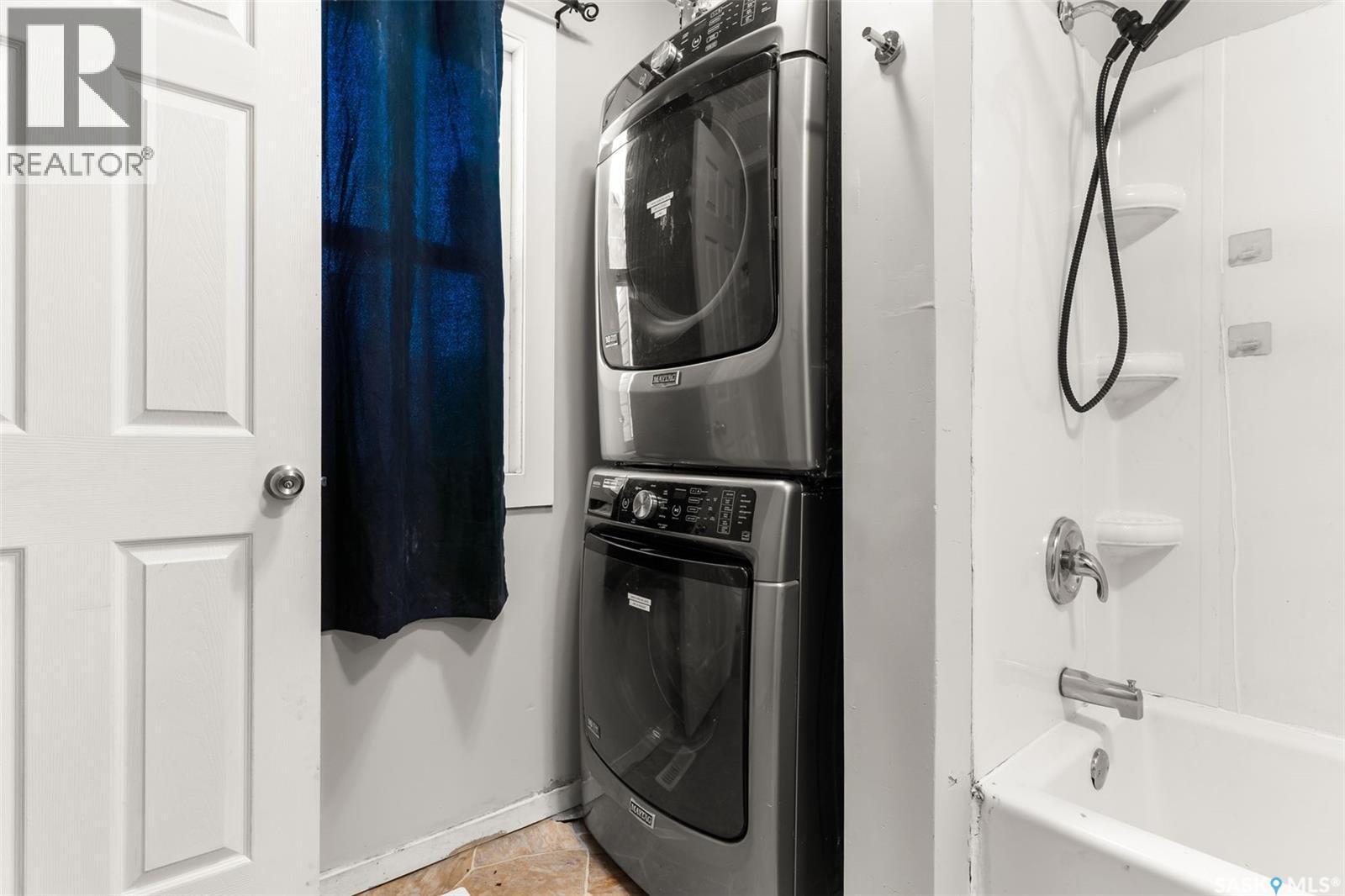 1247 King Street, Regina, SK - Indoor Photo Showing Laundry Room