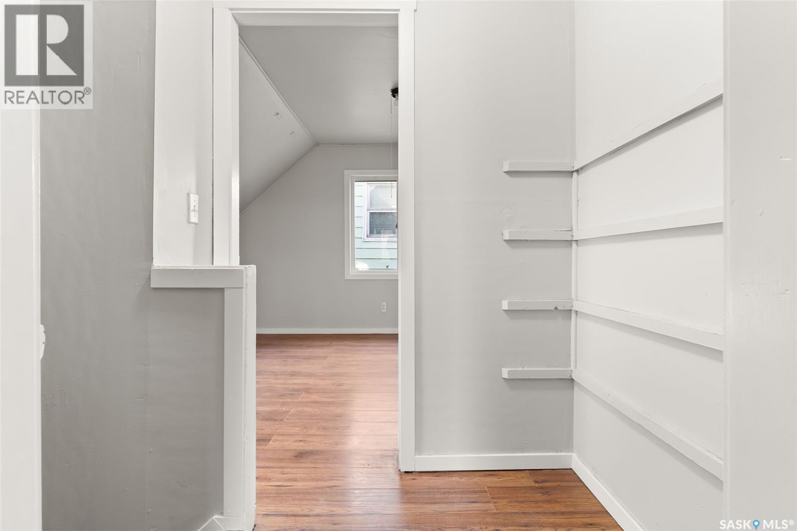 1247 King Street, Regina, SK - Indoor