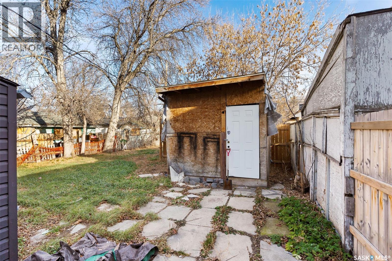 1247 King Street, Regina, SK - Outdoor