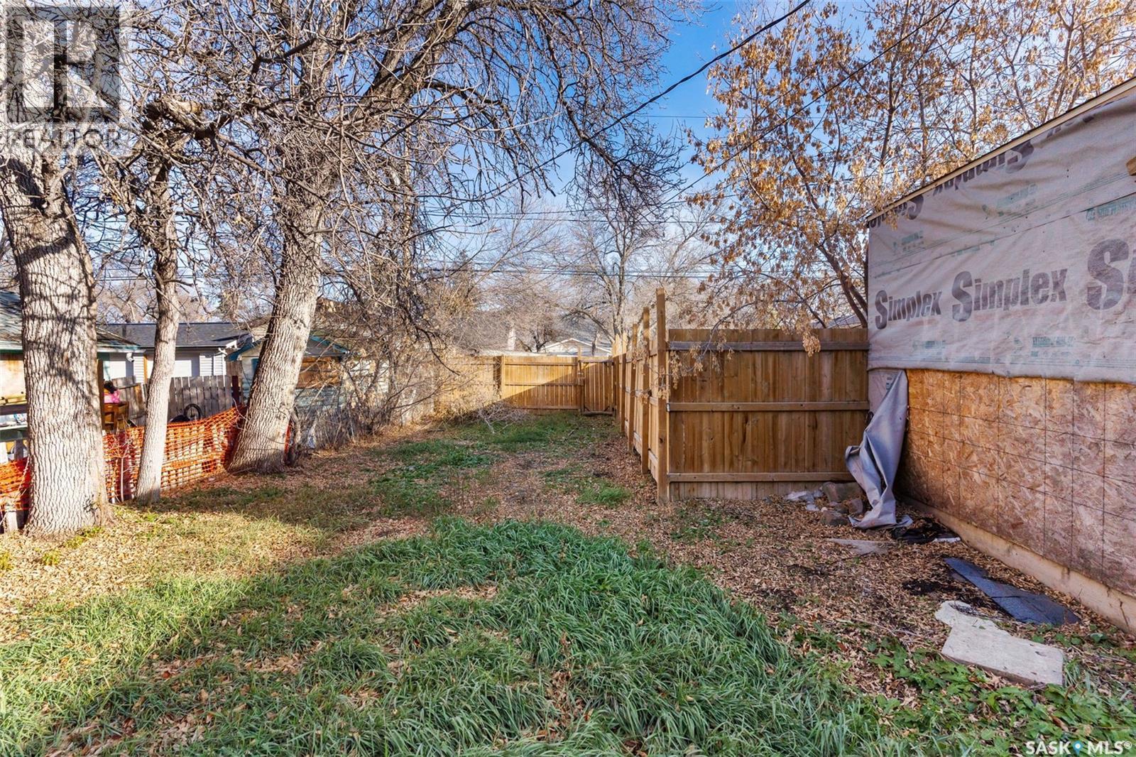 1247 King Street, Regina, SK - Outdoor