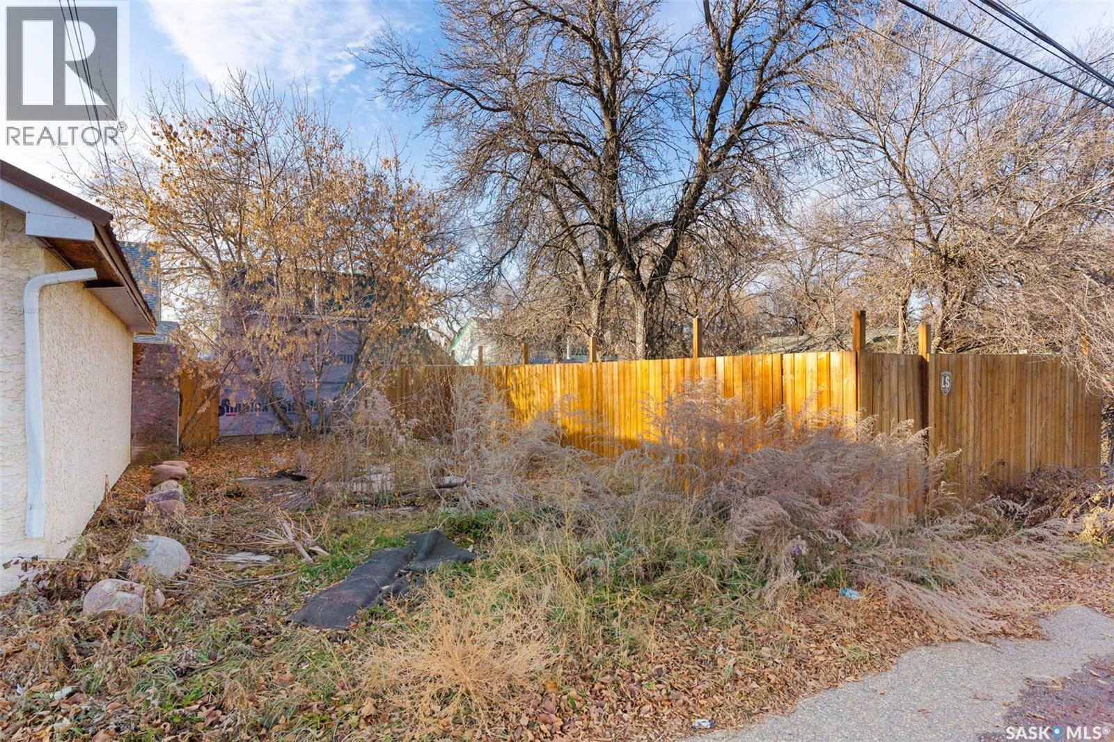 1247 King Street, Regina, SK - Outdoor