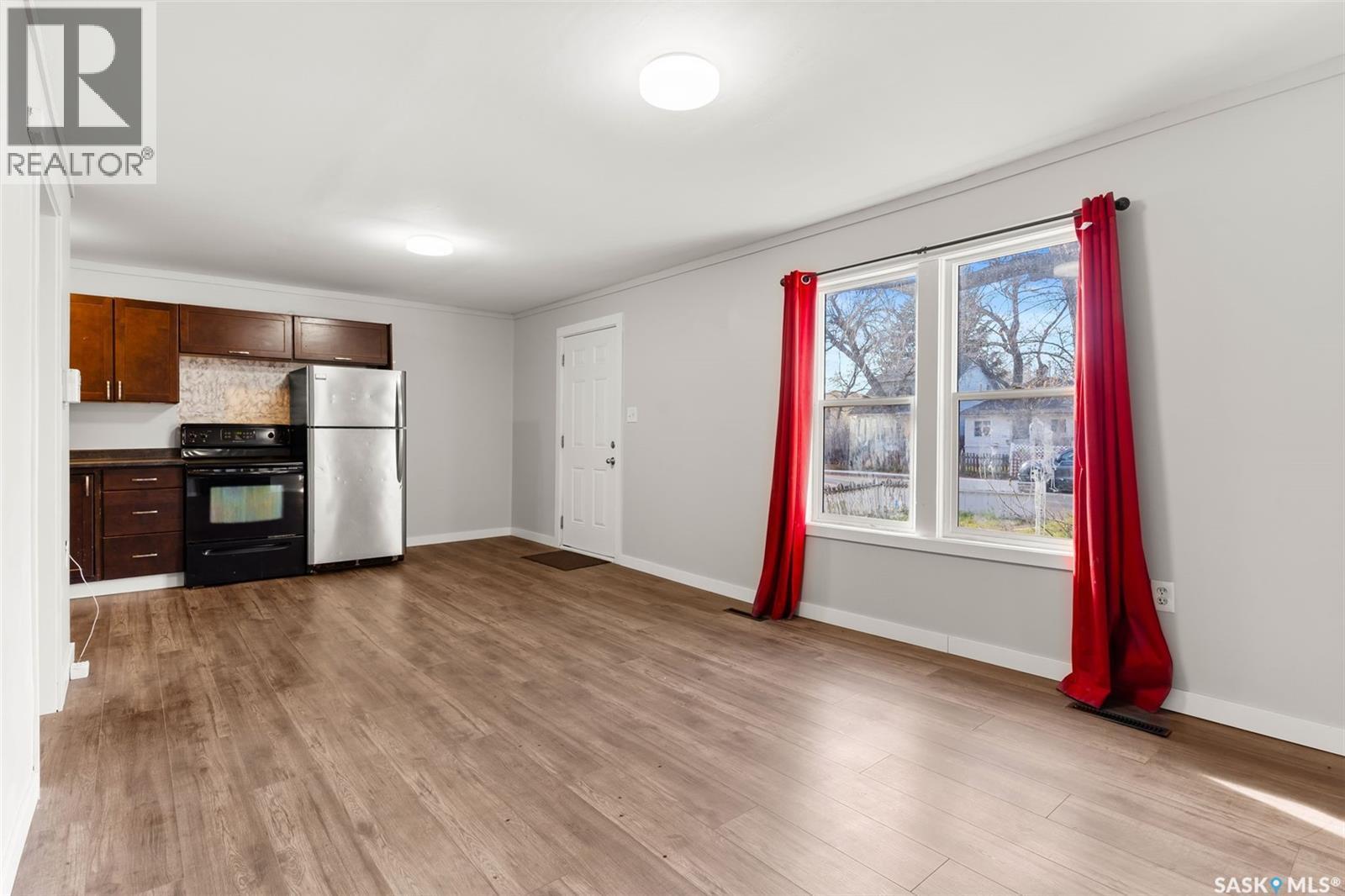 1247 King Street, Regina, SK - Indoor