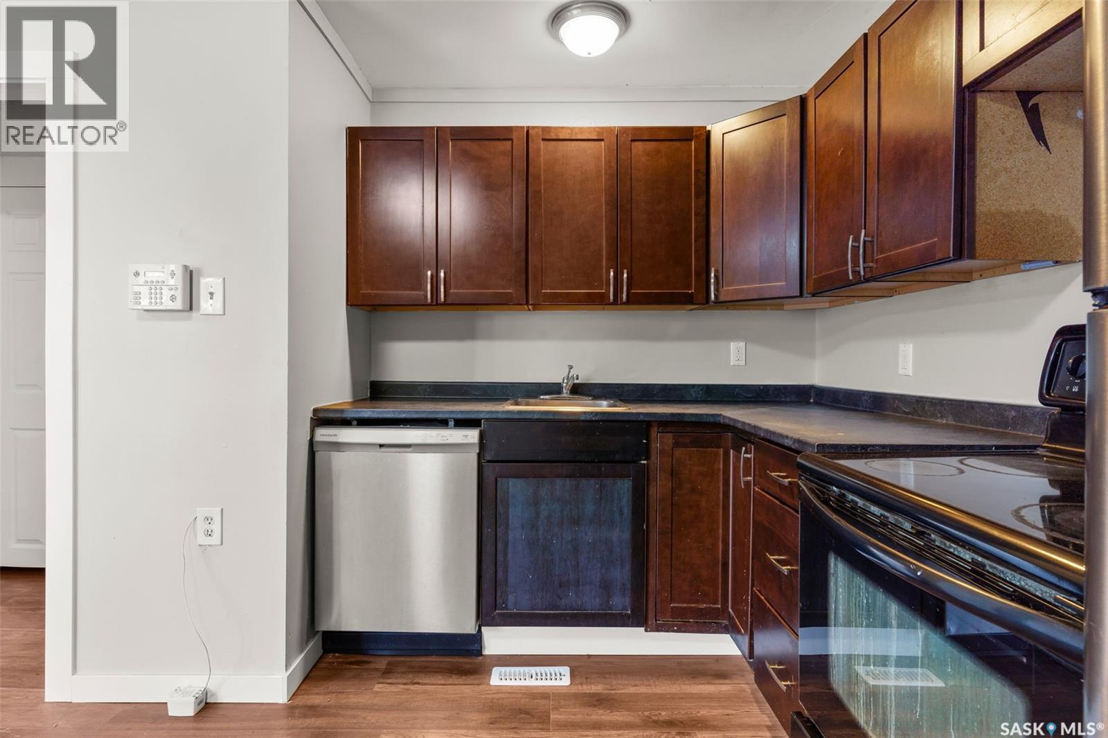 1247 King Street, Regina, SK - Indoor Photo Showing Kitchen